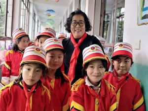 為智慧慷慨解囊，憑知識扶危濟困